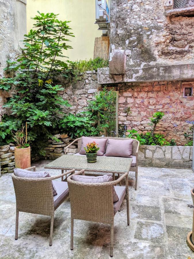 Private Courtyard Medieval Stone Home In Old Town Rovinj Luaran gambar